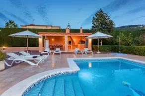 Villa i Ibiza Town med 12 sovepladser med privat pool, haver og udsigt over Ibiza - Image 2