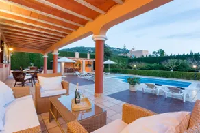 Villa i Ibiza Town med 12 sovepladser med privat pool, haver og udsigt over Ibiza - Image 5