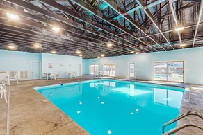 POOL & Arcade - Spacious 4BR Lodge - Near Branson - Image 2