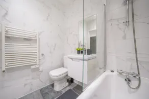 Stylish Apartments Near Heathrow Elizabeth Line - Image 5