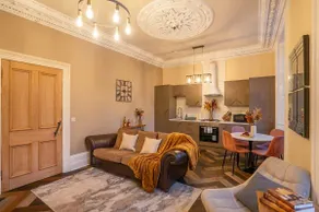 2BR with Free Parking Nr Edinburgh & Dalhousie Castle - Image 3