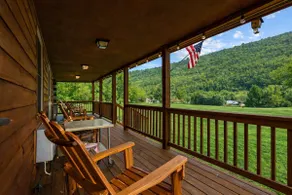 River Retreat w/Loft, Game Fun, Fire Pit & Fun - Image 3