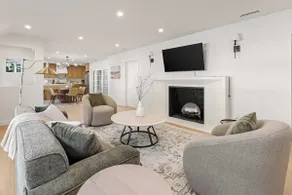 New Beverly Hills Retreat • Private Lush Garden - Image 3