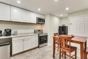 Near Bruce's Field, Downtown & Hospital! Cozy Unit - Image 2