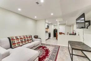 Near Bruce's Field, Downtown & Hospital! Cozy Unit - Image 4