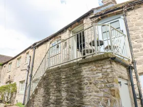 In & Out Cottage - Image 2