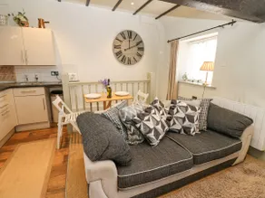 In & Out Cottage - Image 5