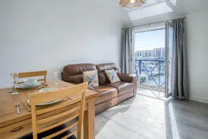 The Crows Nest - 1 Bed Apartment - Swansea Marina - Image 2
