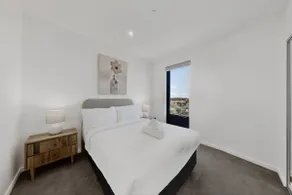 Spacious Newly 2 Bed Unit with Onsite Parking - Image 3