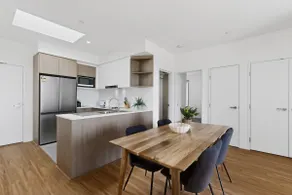 Spacious Newly 2 Bed Unit with Onsite Parking - Image 2