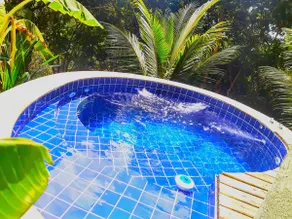 Oasis: Room with Heated Jacuzzi for 5 People - Image 2