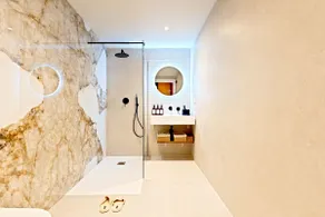 SariStays Valencia Urban Chic Loft - Image 5