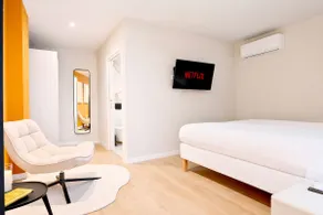 SariStays Valencia Urban Chic Loft - Image 3