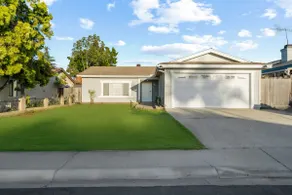 Garage, Yard, King Bed in Mira Mesa, 5-BR, 3-Bath - Image 2
