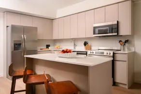New Edgewater Hotel | Rooftop Pool + Balcony + Gym - Image 4