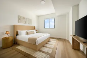 New Edgewater Hotel | Rooftop Pool + Balcony + Gym - Image 5