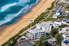 Drift | 3PM Check out | Ocean Views | Beachfront - Image 2