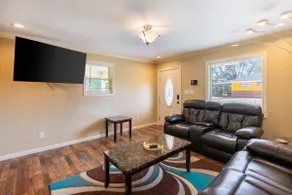 Private Backyard• Free Parking• Grill• Deck - Image 4