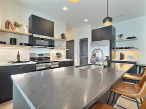 Curated Stay, Free Parking, Walk to Eats and Parks - Image 3