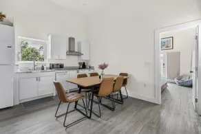 3BR Modern Gem in the Center, Near Disneyland - Image 5