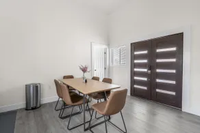3BR Modern Gem in the Center, Near Disneyland - Image 3