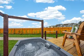 Bonne Brine Pod W/ Hot Tub - Image 4