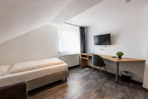 Apartment with 3 bedrooms + kitchen - Image 2