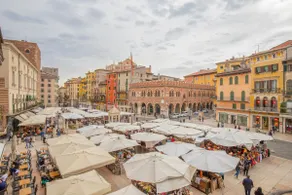 Luxury Suite with Balcony Overlooking Piazza Erbe - Image 3