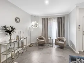 Bright 3-Bed House with Garage Parking - Image 3