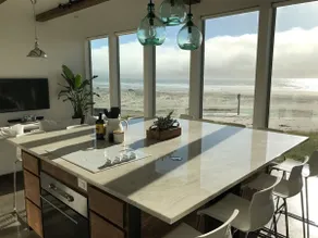 MODERN LUKSUSHAVN: Gulv-til-loft panoramaudsigt og direkte adgang til stranden - Image 5