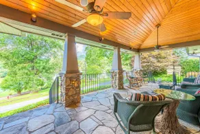 Lakefront mountain home, WiFi, kitchen, AC - Image 2