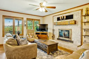 Dog-friendly retreat, mountain view, EV charger - Image 4