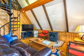 Dog-friendly A-frame cabin, deck, fireplace - Image 4
