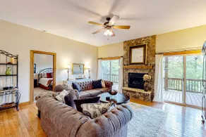 Spacious condo, fireplace, pool/hot tub access - Image 1