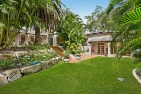 Spacious 7-Bed Family Home in Chapel Hill - Image 3