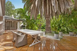 Spacious 7-Bed Family Home in Chapel Hill - Image 2