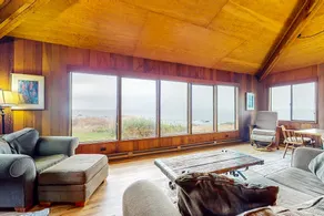 Blufftop home with fireplace & ocean views, dogs w - Image 3