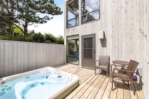 Meadow home with private hot tub on the golf cours - Image 3