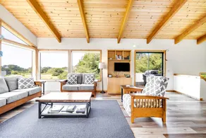 Meadow home with private hot tub on the golf cours - Image 2