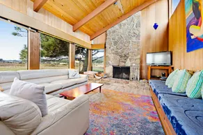 Distant ocean-view home with hot tub near Walk On - Image 4