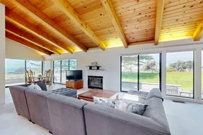Ocean-view home near the golf course & Bluff Trail - Image 5