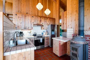 Breaker House - Ocean View Home with Lofty Ceiling - Image 4