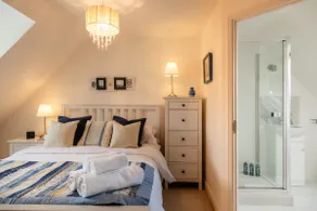 Beautiful Two Bedroom Home Near Cirencester - Image 2