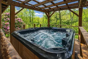 Buckeye Trail: 4BR Cabin w/ Hot Tub for 8 Guests - Image 2