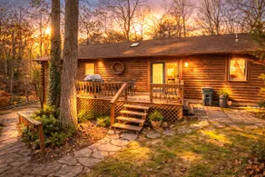 Buckeye Trail: 4BR Cabin w/ Hot Tub for 8 Guests - Image 4