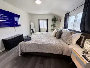 Wonderful stylish 2 King bed 1.5 bath home - Image 4