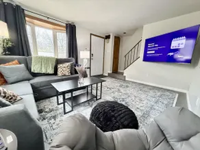 Wonderful stylish 2 King bed 1.5 bath home - Image 5