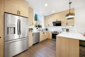 Modern 3BR City View Home w/ Near Green Lake & UW - Image 4