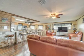 Lakefront & Poolside! Family Retreat in Hernando - Image 3