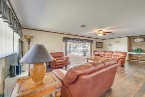 Lakefront & Poolside! Family Retreat in Hernando - Image 5